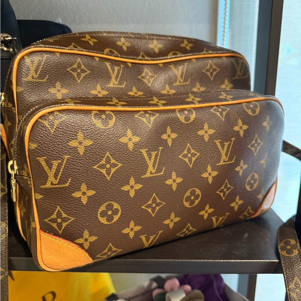 Vintage Louis Vuitton Nil Monogram Bag. Excellent condition